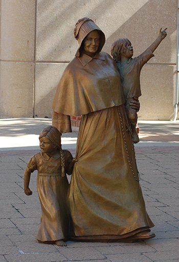 Spalding Statue